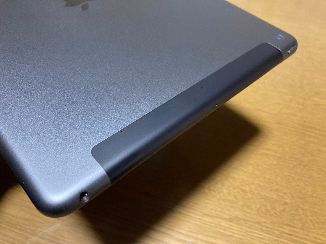 美品 iPad 第8世代 32GB WI-fi+Cellular グレー