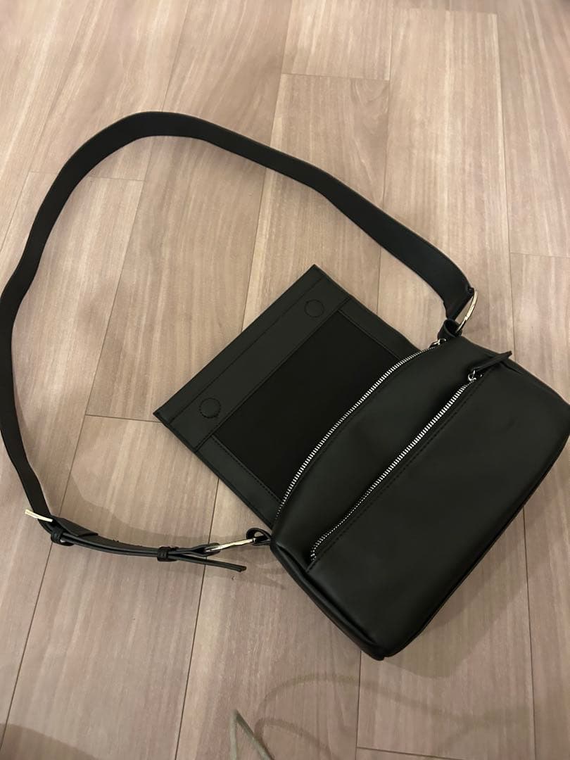 新品！ビアズリー風　 レザーボディバッグ　ブラック