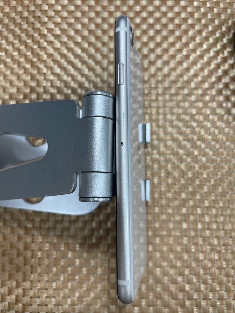 iPhone SE 第3世代 64 GB スターライト SIMフリー【9715】