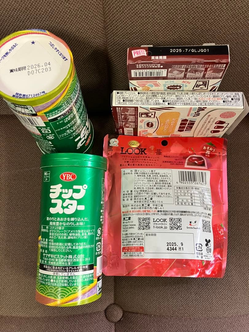 カップ麺、カレーめし、ラ王袋麺、お菓子などの販売です。