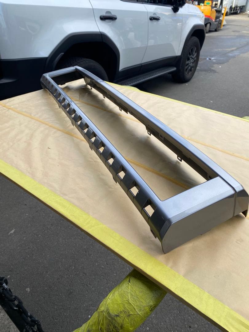 ランドクルーザー 250 グリル モールディング VX