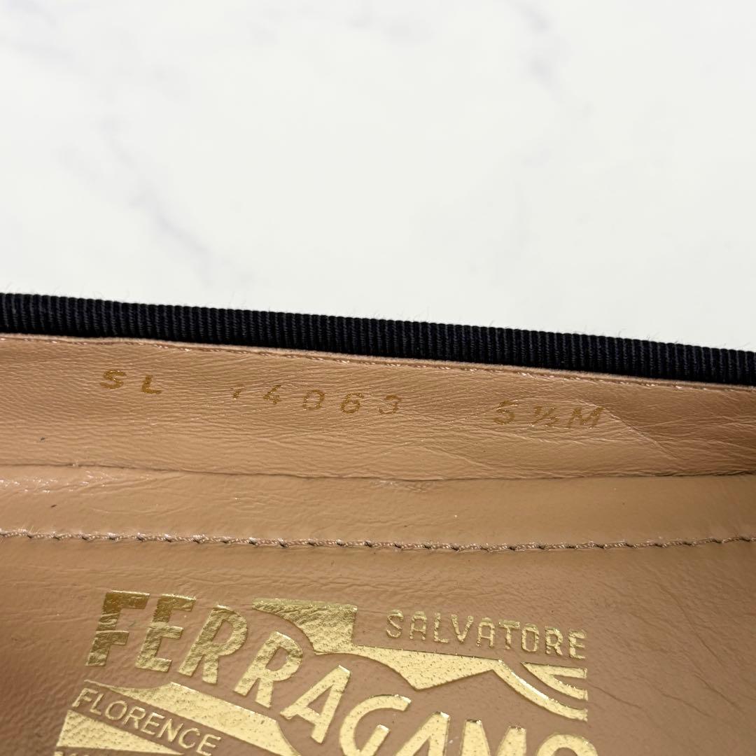 美品 フェラガモ 5.5 ルフィナ フラットシューズ ヴァラ キルティング 黒