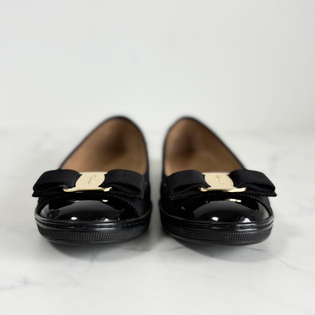 美品 フェラガモ 5.5 ルフィナ フラットシューズ ヴァラ キルティング 黒