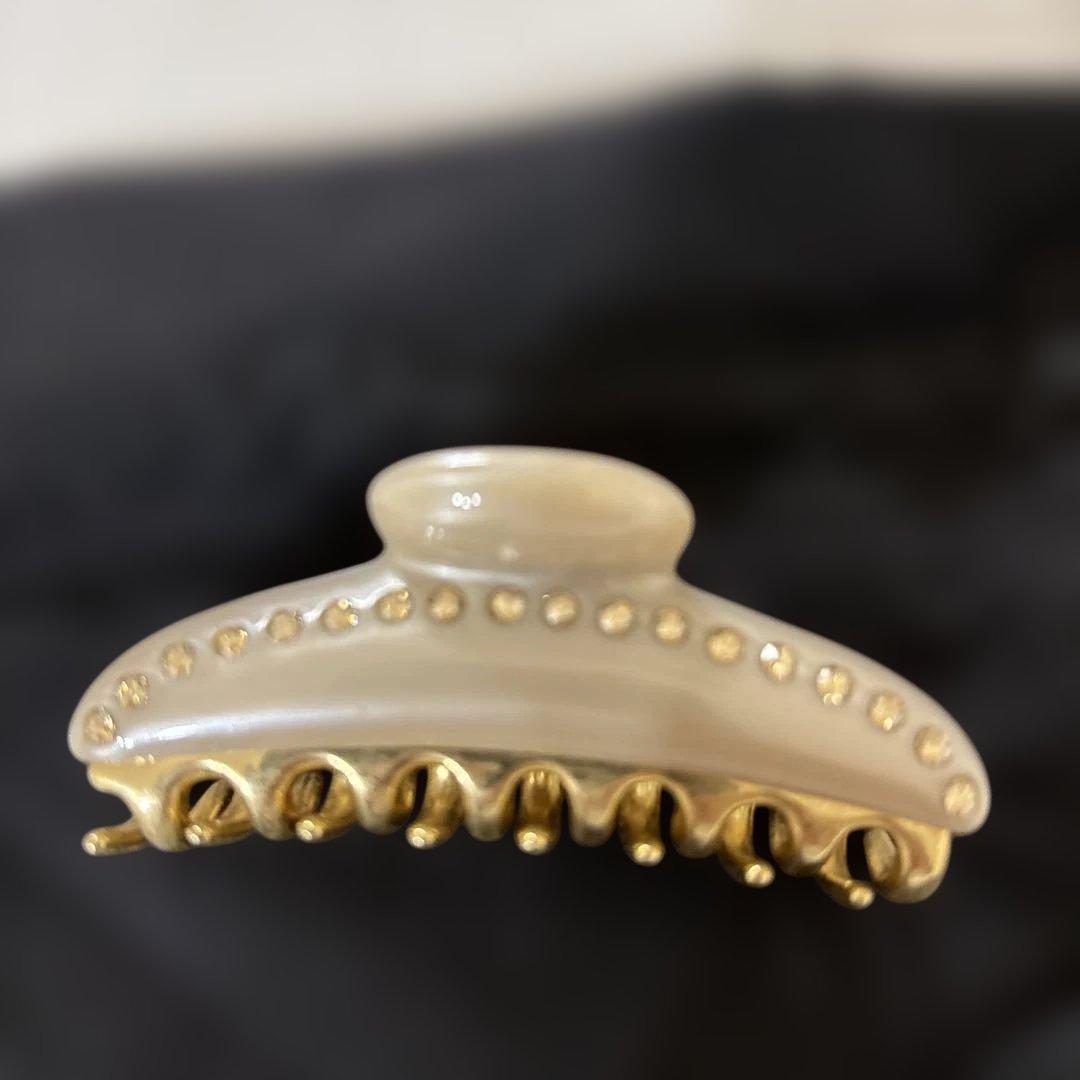 アッカ　ベージュ ヘアクリップ 約8cm