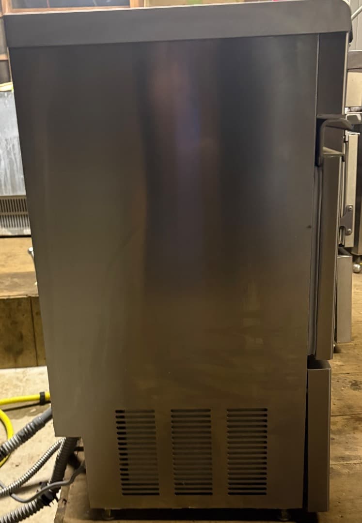 旧福島工業製（現ガリレイ）25kg製氷機