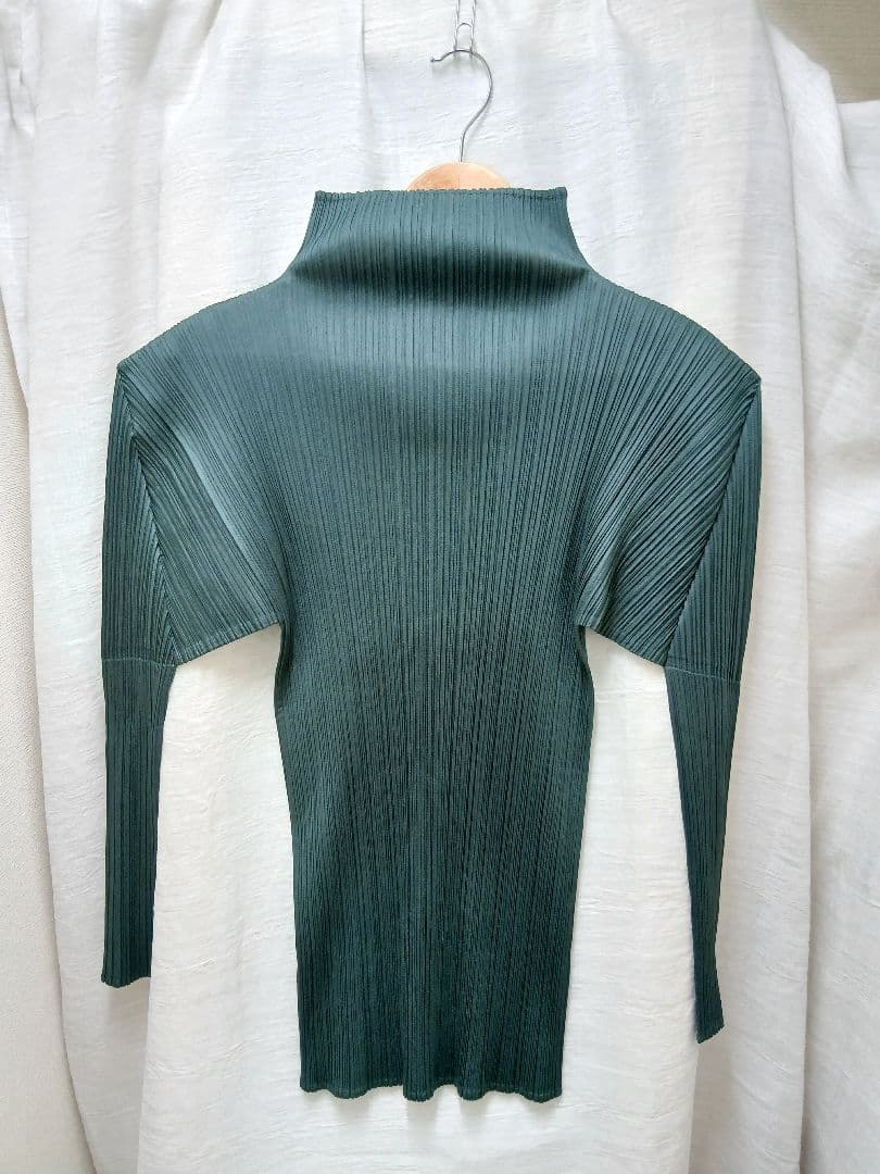 PLEATS PLEASE　イッセイミヤケ　ハイネック　プリーツ　トップス