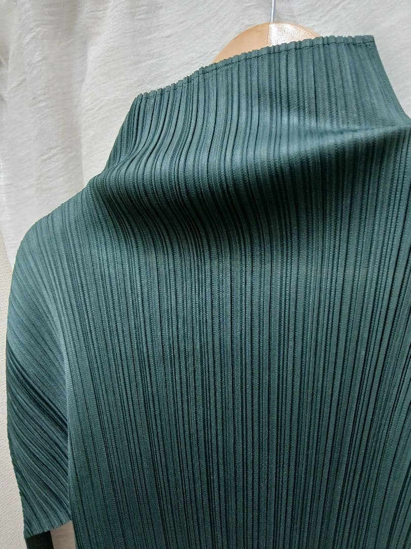 PLEATS PLEASE　イッセイミヤケ　ハイネック　プリーツ　トップス