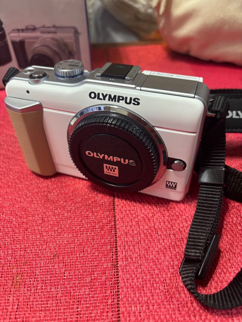 オリンパスPEN E-PL1 ダブルズームキット ホワイト&限定バッグ &3脚