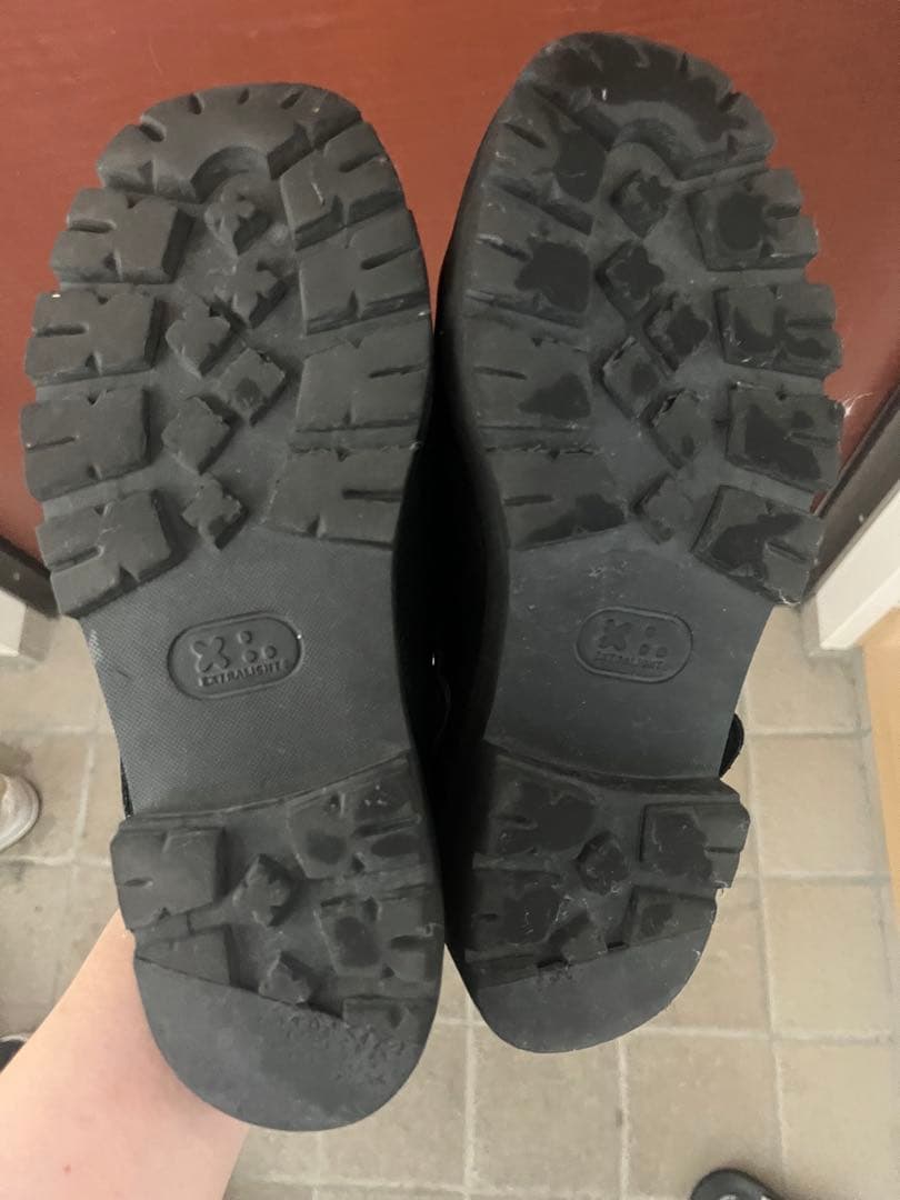 Simply complicated BELTED mule レザーサボサンダル