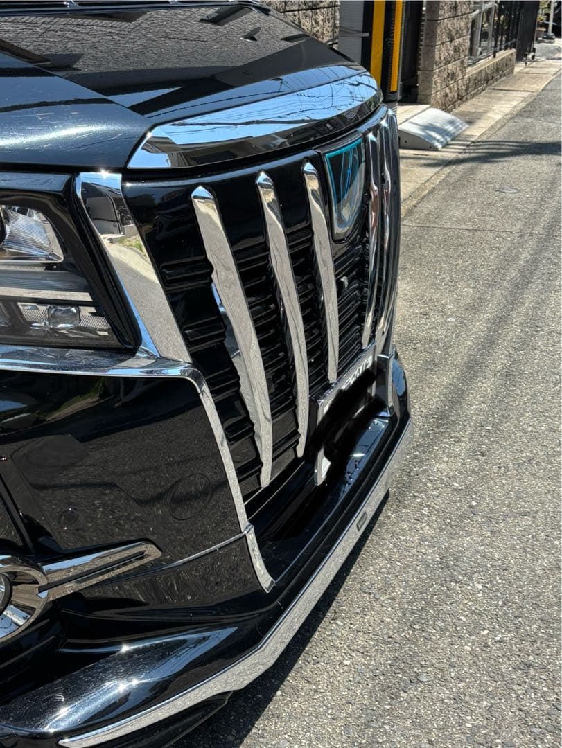 アルファード30系フロントグリル(縦グリルブラック塗装)