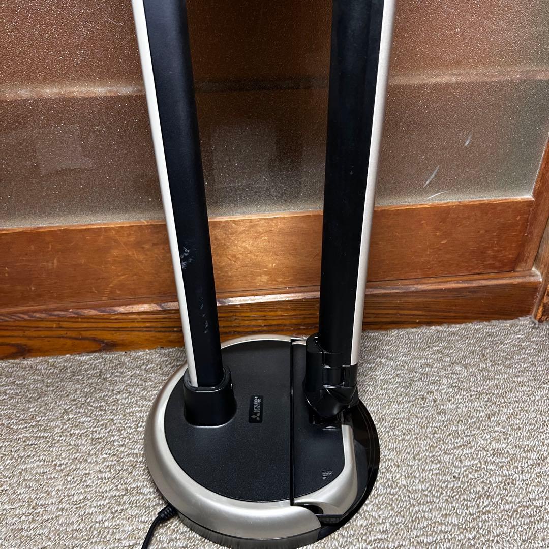 美品 三菱コードレススティッククリーナー　掃除機　サイクロン式　ZUBAQ