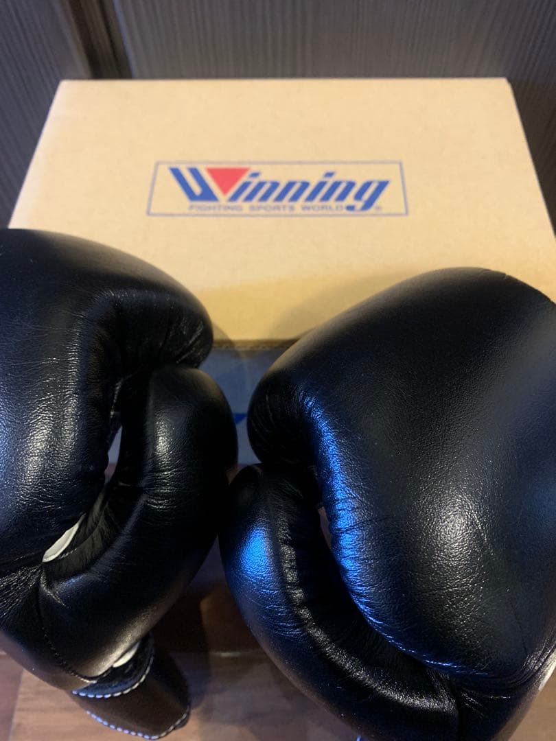 Winning ボクシンググローブ 8oz ブラック　箱付き