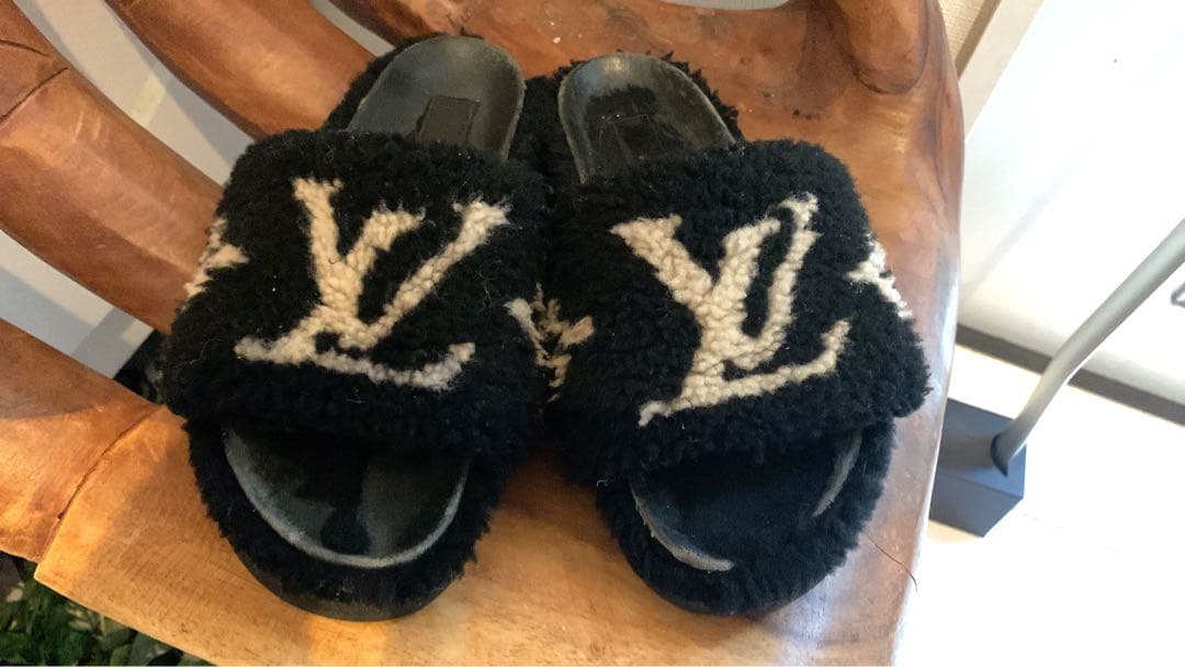 ルイ・ヴィトン サンダル 黒・白