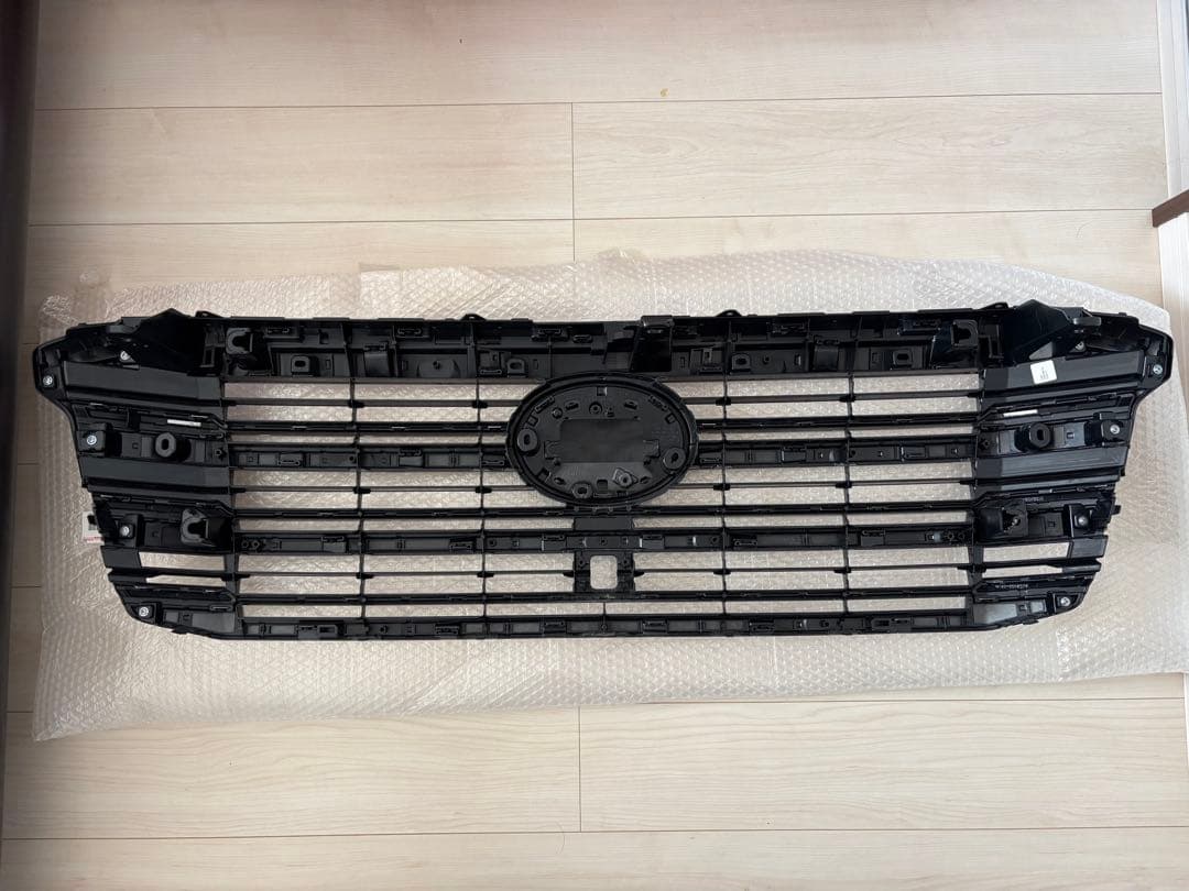 トヨタ　ランドクルーザー300 純正フロントグリル