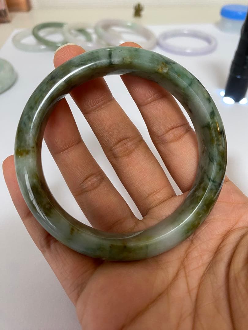 ミャンマー産天然翡翠バングル【Type A】58mm