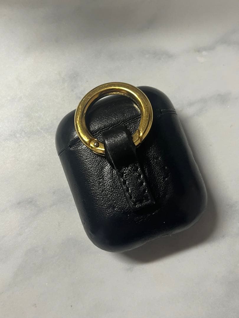 Yves Saint Laurent AirPodsケース