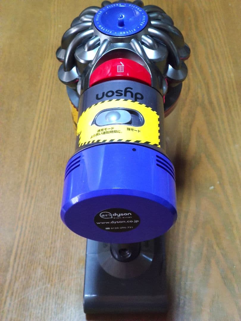 ダイソンV8 SV10掃除機 完全分解清掃済み 動作品 純正バッテリー２つセット