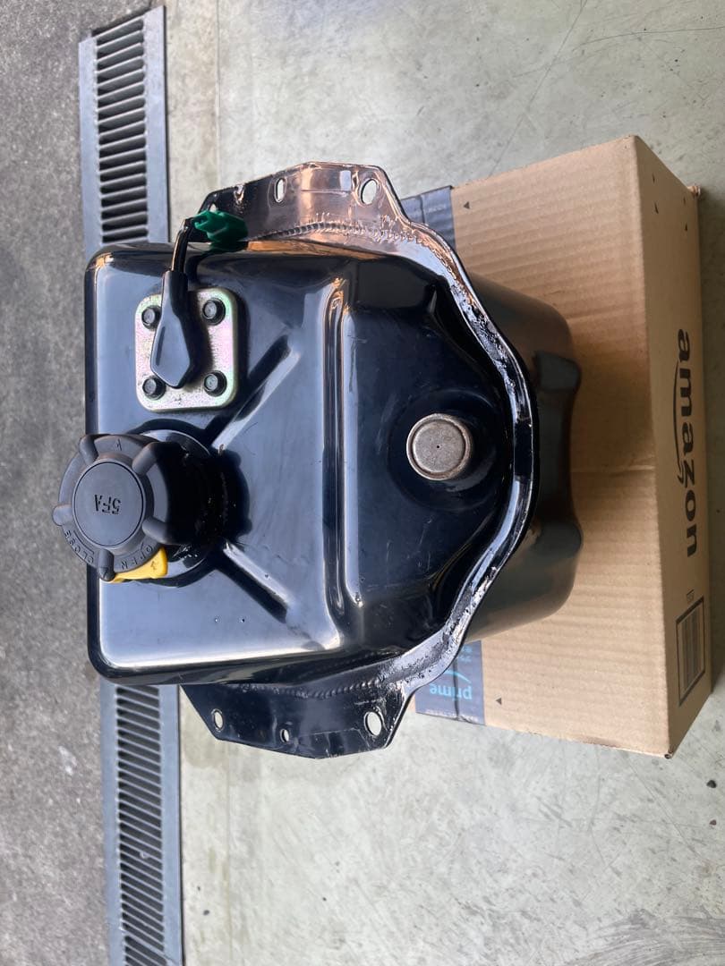 グランドアクシス100 タンク