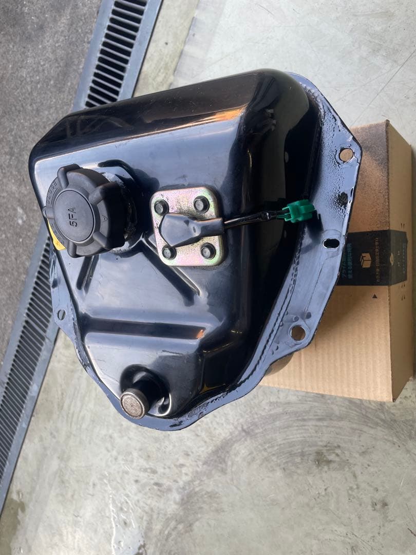 グランドアクシス100 タンク