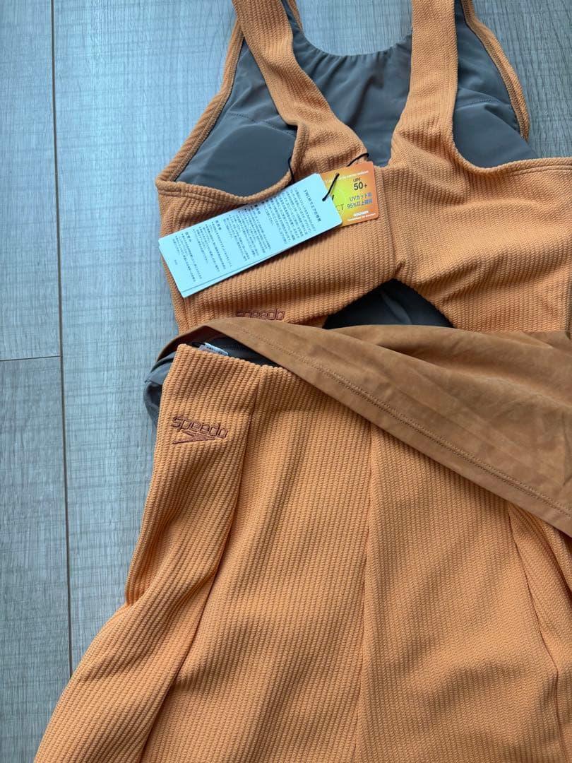 新品タグ付　スピード　speedo セパレート　スイムウェア　L