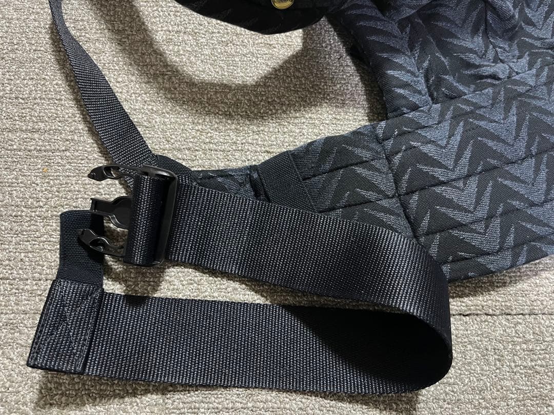 アーティポッペ 抱っこ紐 アローゾロ ザイガイスト ブラック