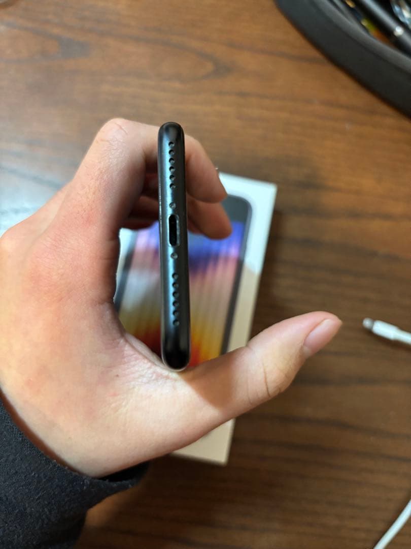 iPhone SE 第3世代 64GB SIMフリー BT86%