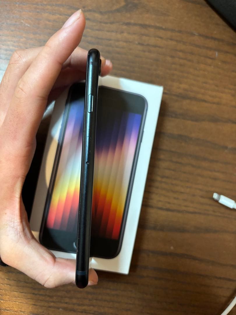 iPhone SE 第3世代 64GB SIMフリー BT86%