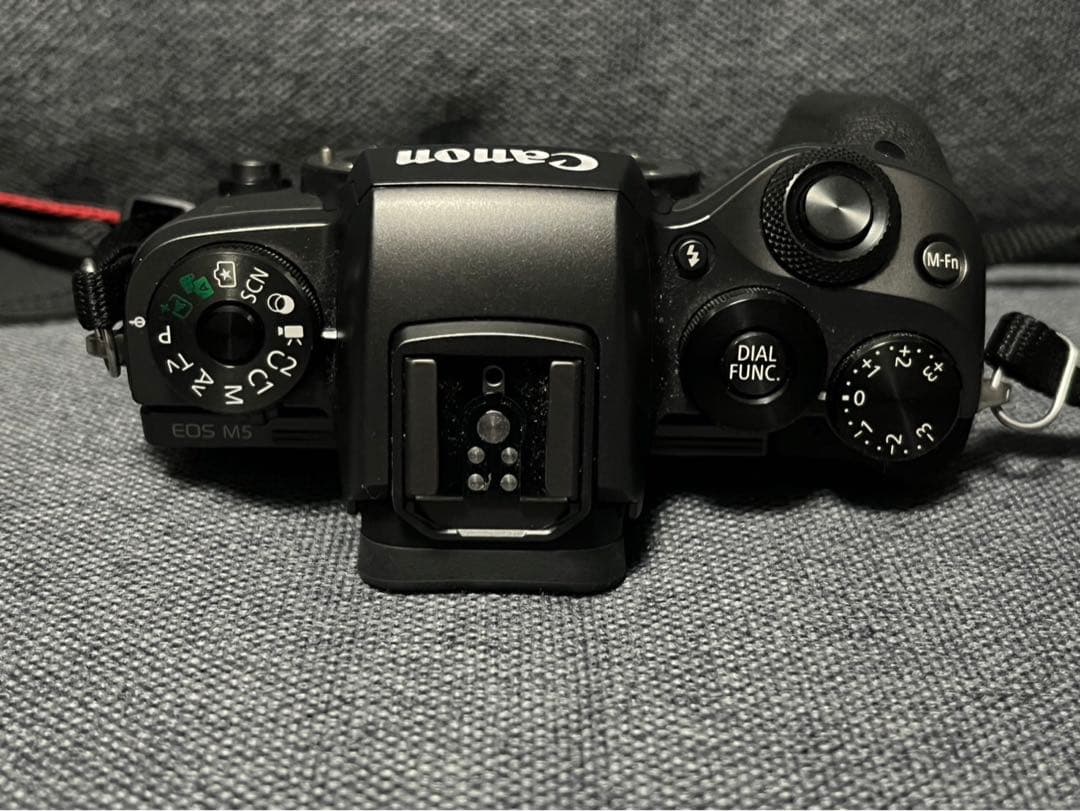 レンズ付‼️Canon EOS M5 ミラーレス一眼カメラ