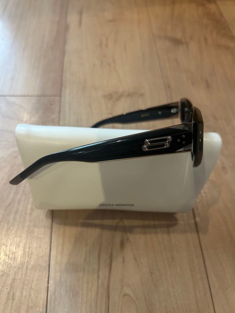 【美品】GENTLE MONSTER Benven 01 ブラックサングラス