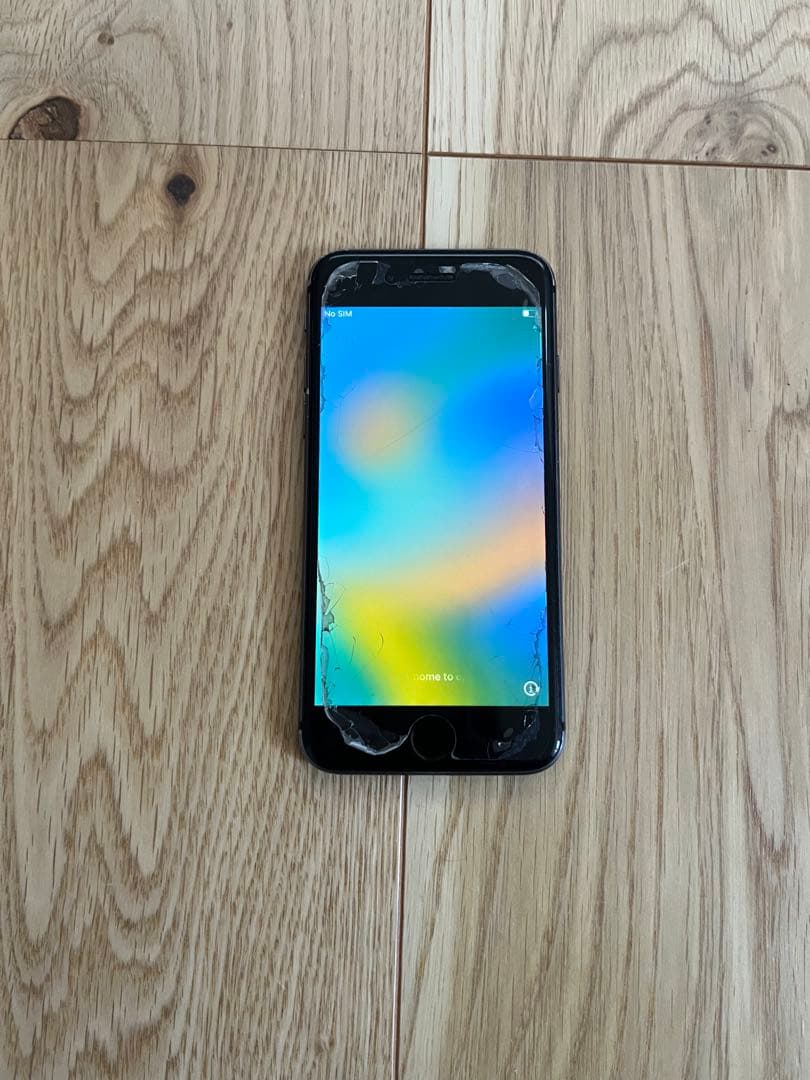 Apple iPhone 8 スペースグレー 本体　64GB