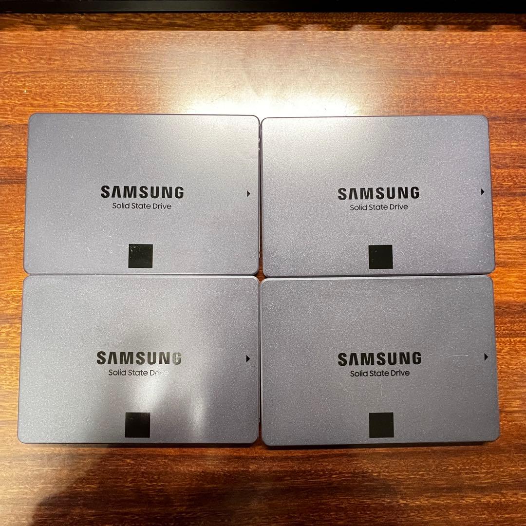 Samsung 870 QVO 2TB　× ４