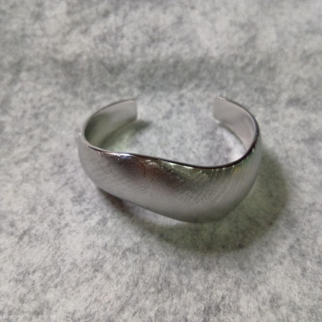 美品★Jouete ジュエッテ バングル シルバーカラー　 太め ボリューム