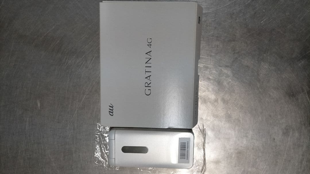 京セラ グラティーナ kyf31 未使用 ホワイト 利用制限〇SIMロック解除済