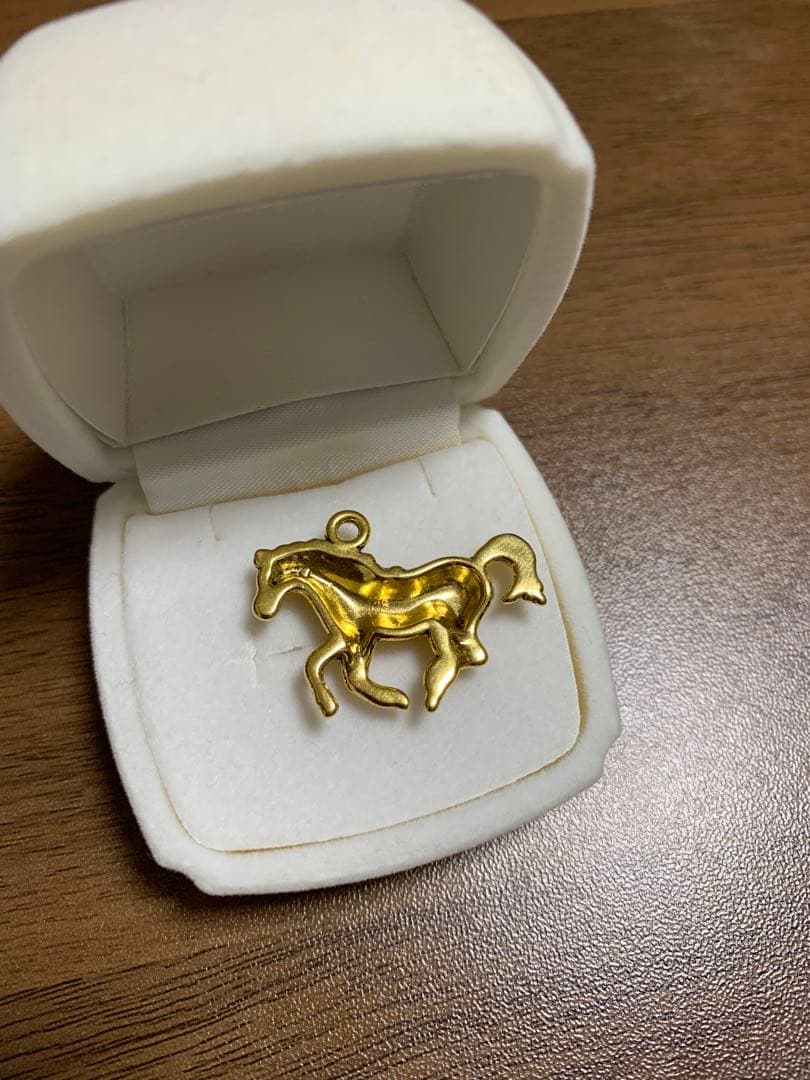 金　馬チャーム