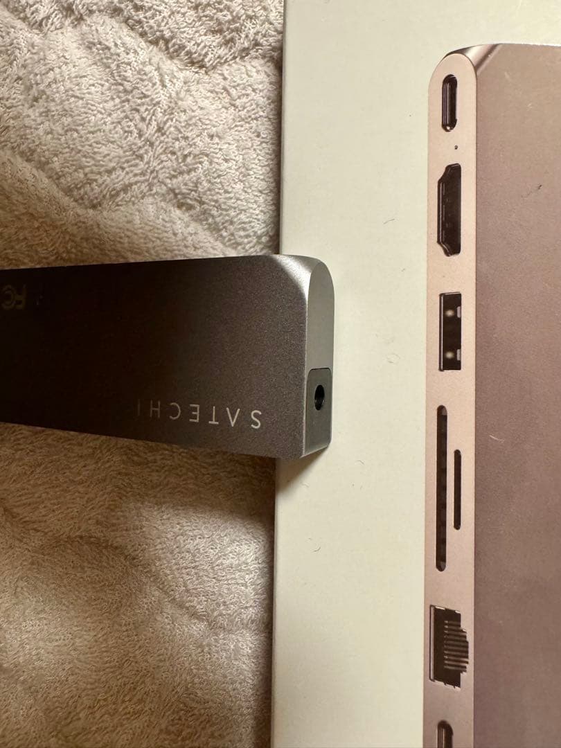 分配器・切替器 Satechi USB-C PRO HUB MAX 8in2