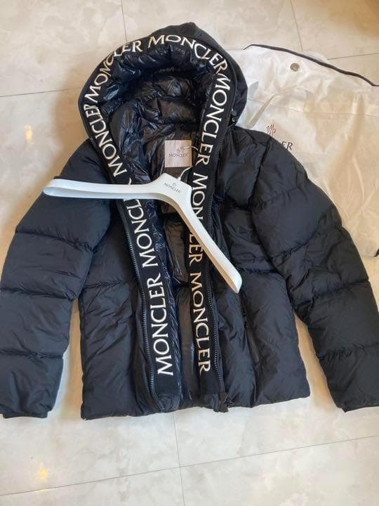 美品 モンクラー　ダウンジャケット