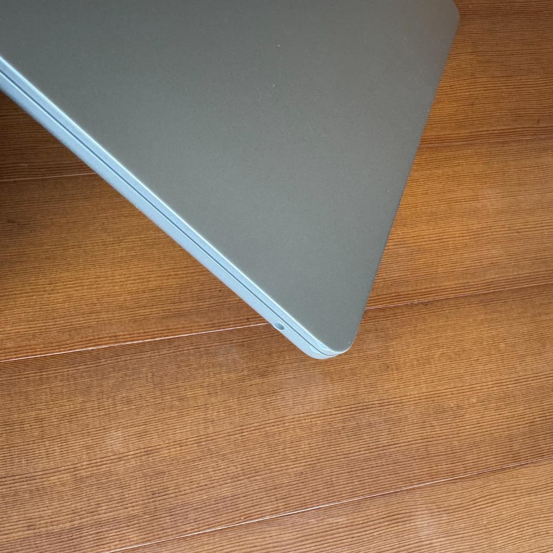 MacBook Air 13' M3 8GB/256GB Majextand付