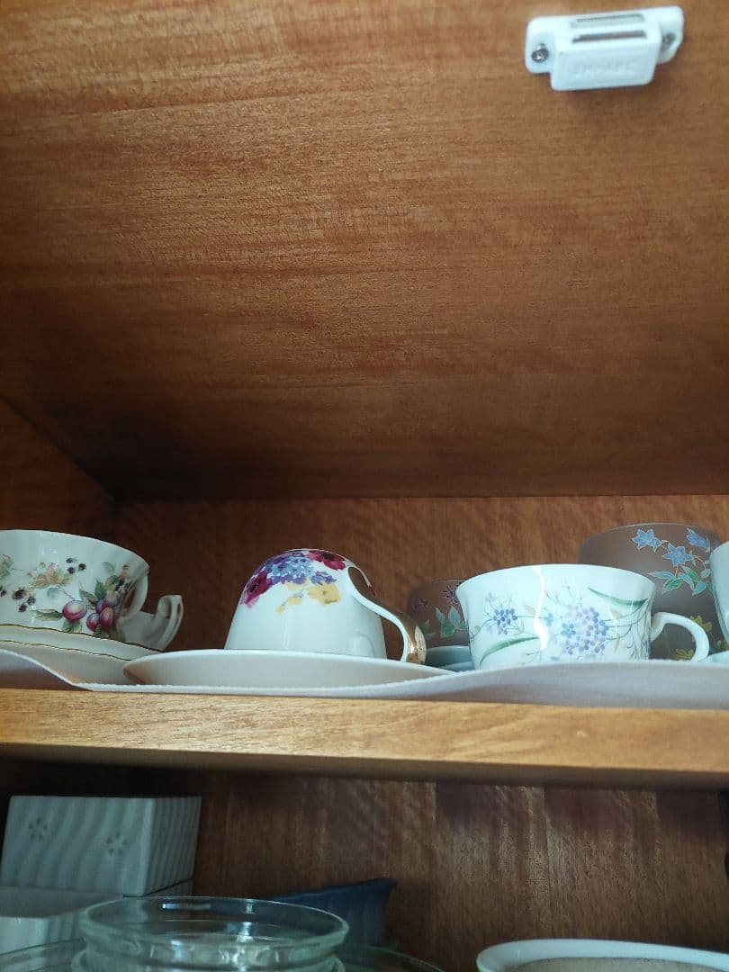 美品 幅115 高級 天然木 食器棚 トレー付き