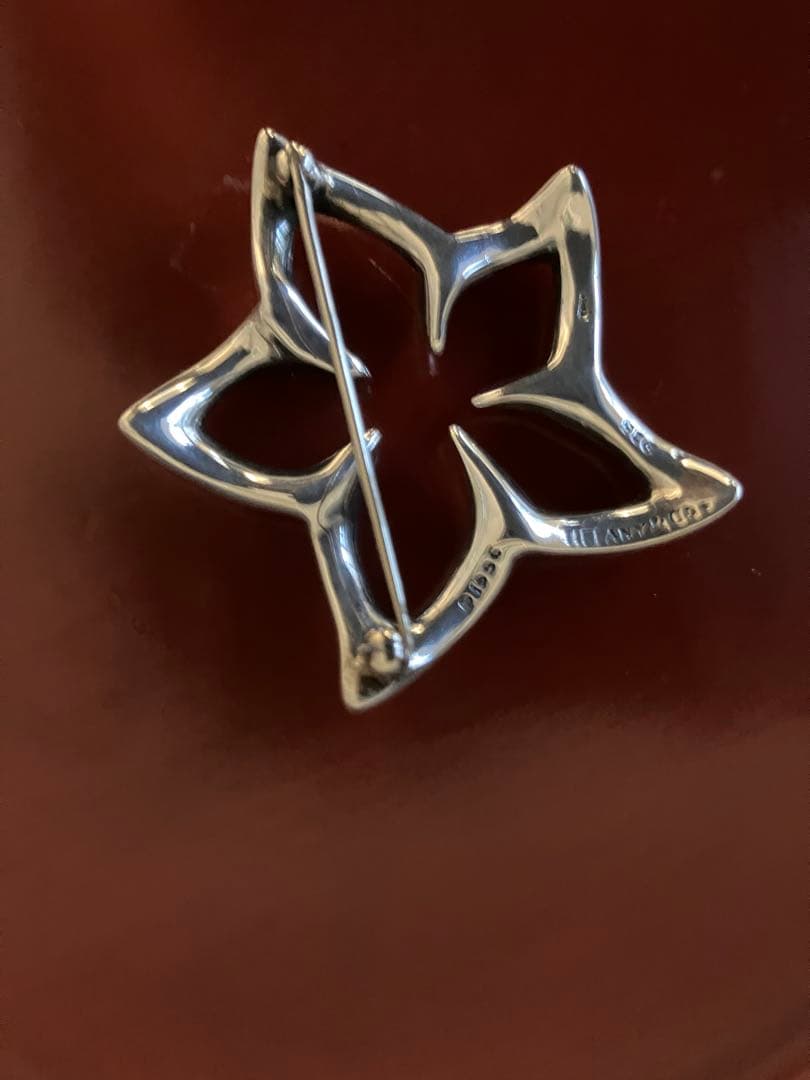 Tiffany & Co. 花型ブローチ