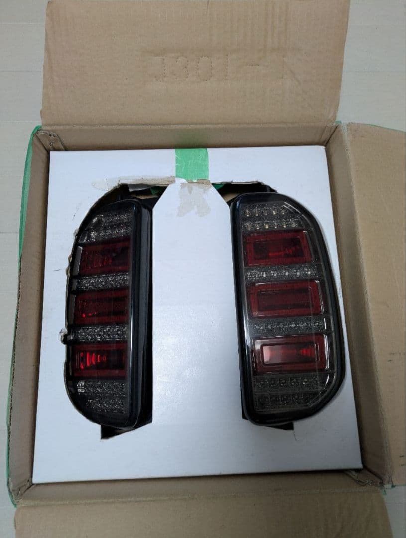 上野邦彦　JUNYAN スモークテールレンズ　ブラックホール