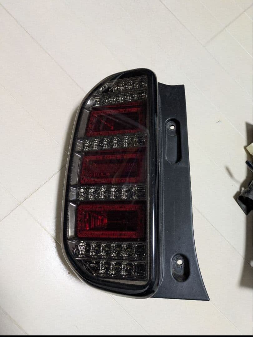 上野邦彦　JUNYAN スモークテールレンズ　ブラックホール