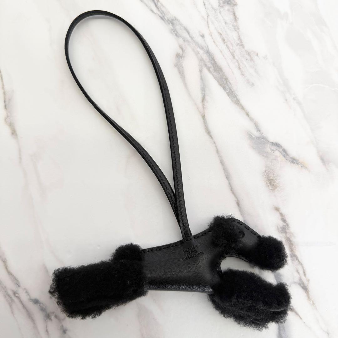 【新品未使用】エルメス バディ チャーム ブラック 黒 ムートン W刻印