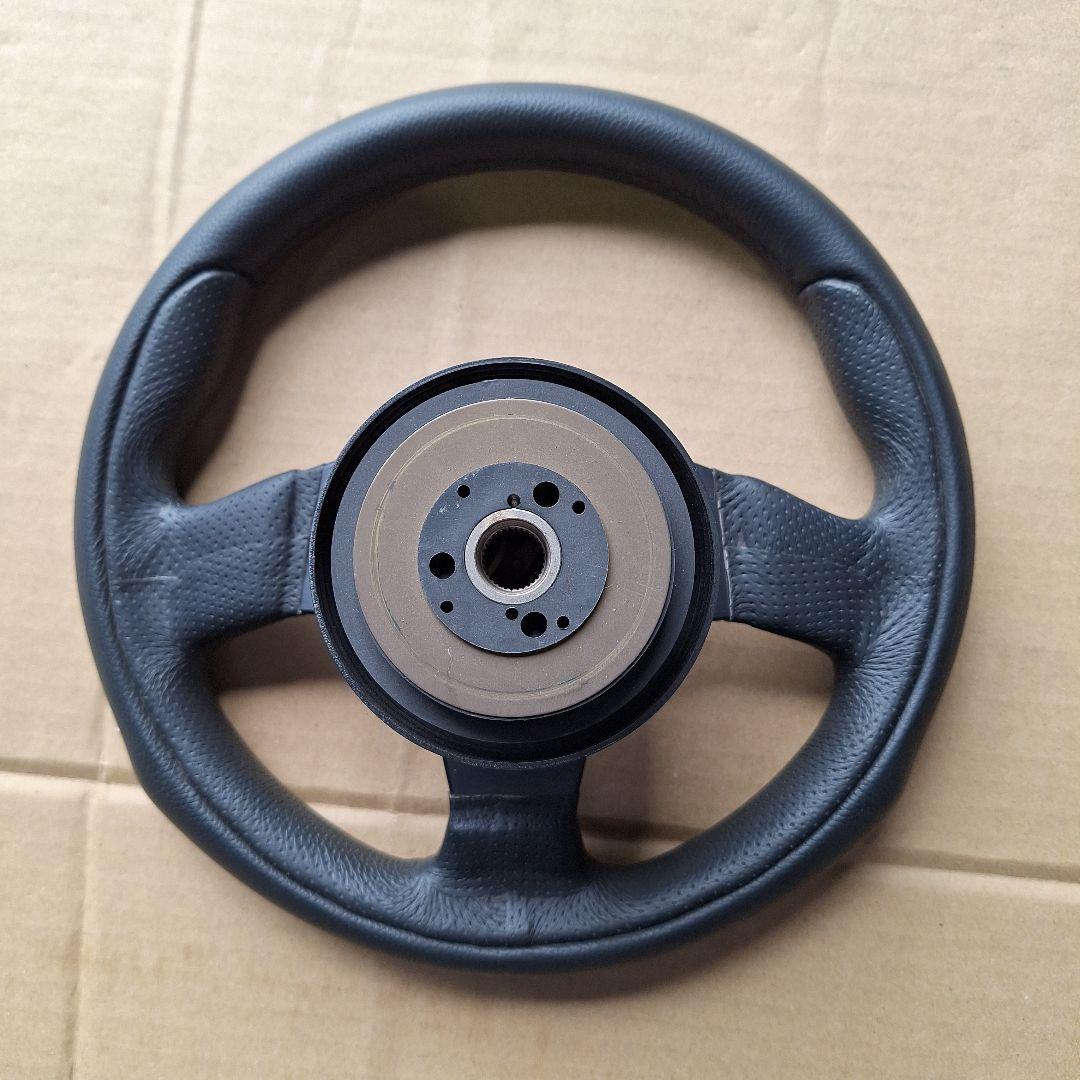 momo ステアリングホイール 28cm 6穴