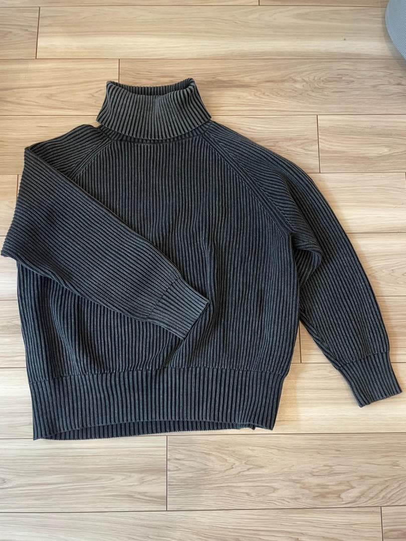 BTMK ダークグレー タートルネック セーター