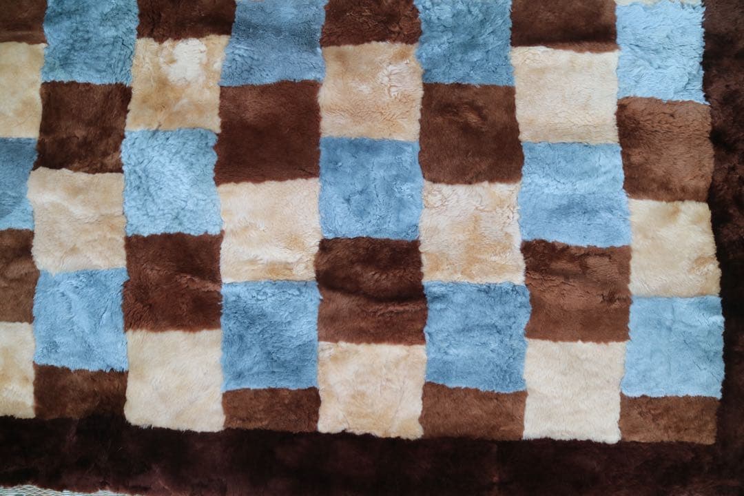 ムートンラグ・カーペット　200x200cm 少々難あり