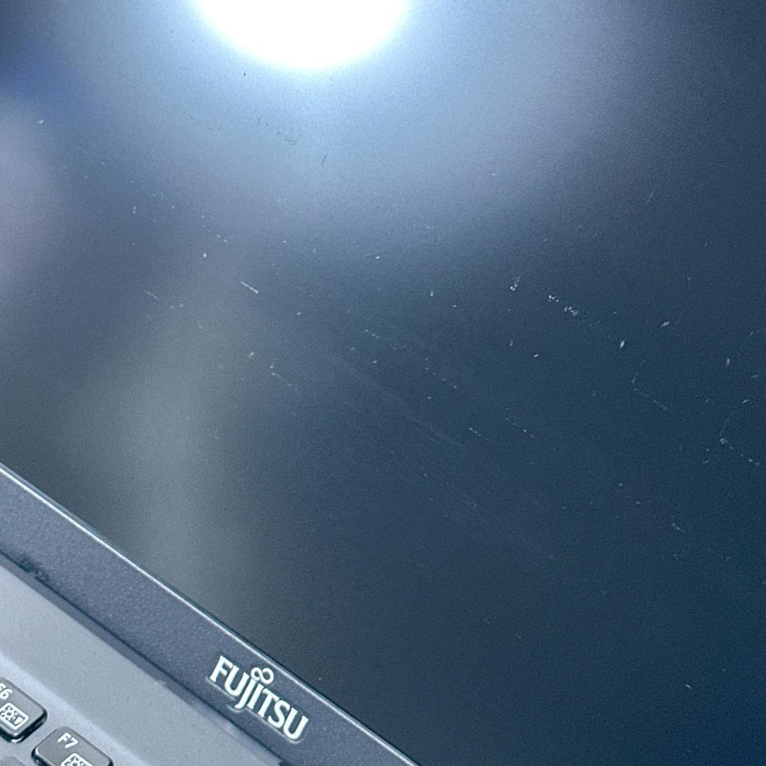 富士通 ノートパソコン バッテリ優秀 i5 11世代 U9311 超軽量 747