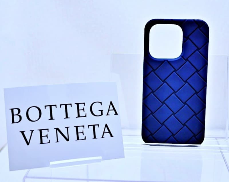 ⭐️美品　ボッテガヴェネタ　iPhone 15pro シリコンスマホケース　紺