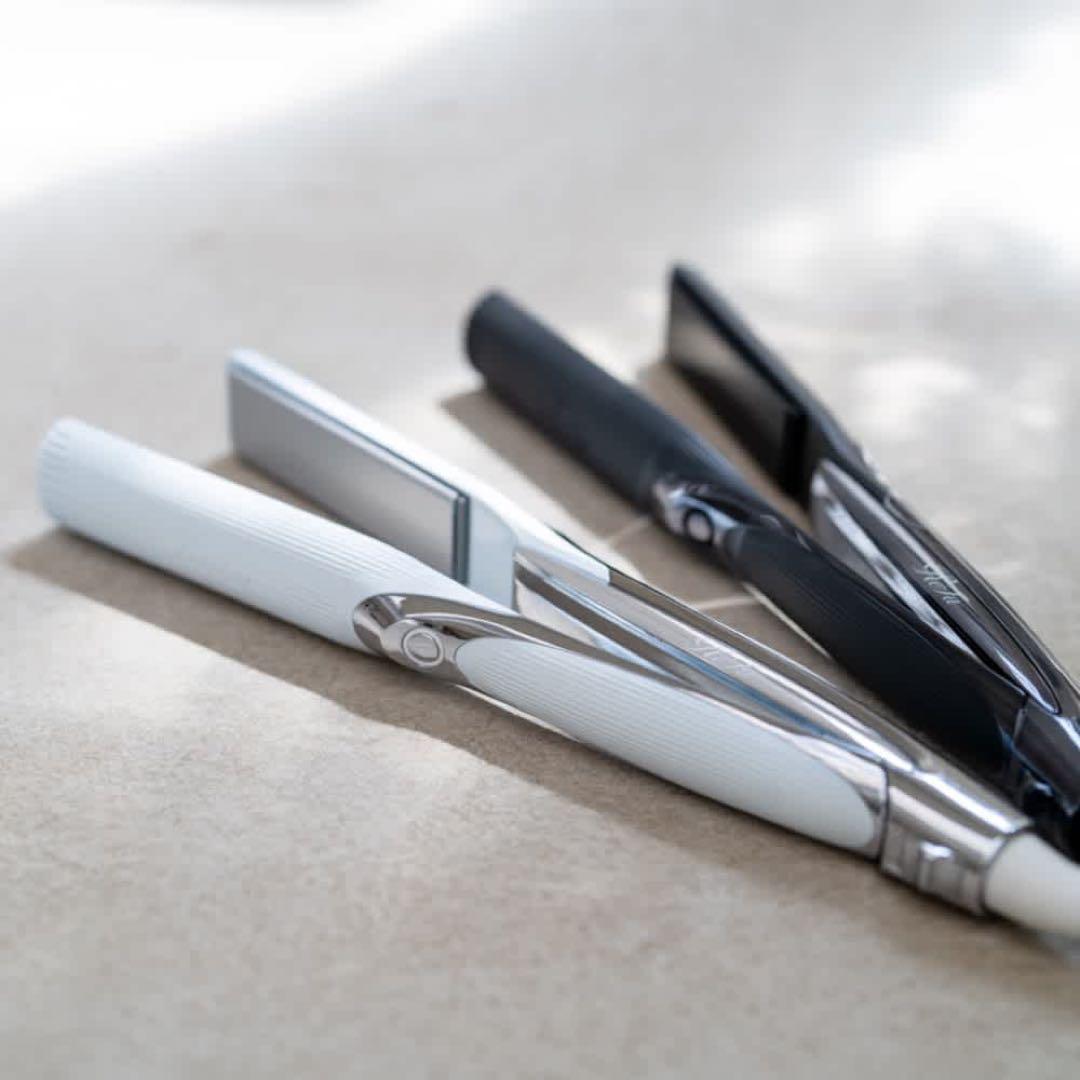 【新品未使用】リファ ストレート アイロン プロ RE-AT-02A ホワイト