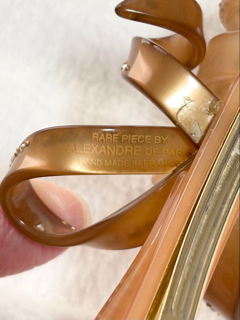 ALEXANDRE DE PARISストーン付きベージュリボンクリップ