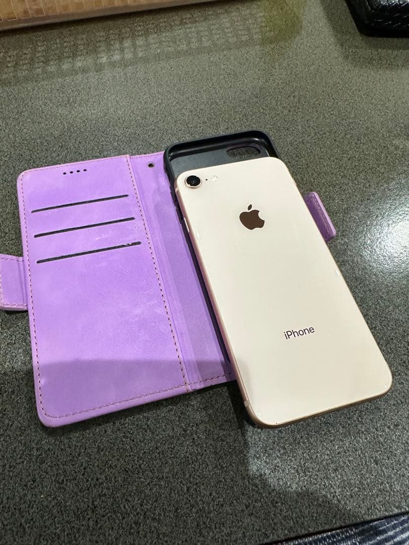 iPhone 8 ⭐︎手帳型ケース付き